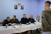 Провел заседание призывной комиссии.