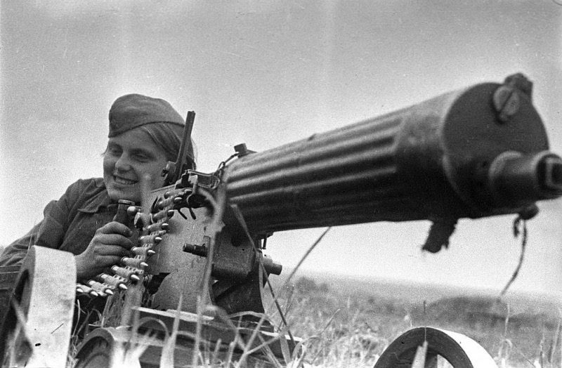 Зина Козлова – пулеметчица из 1-го гвардейского кавалерийского полка генерала Белова.
