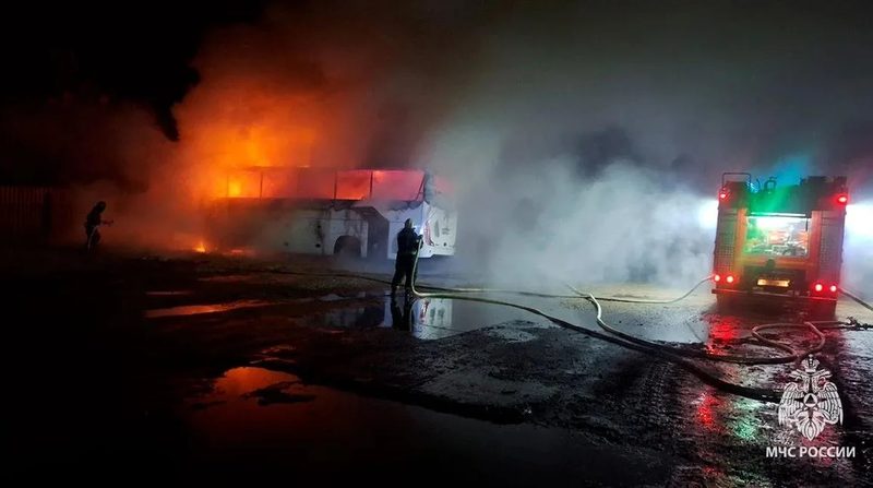 В Донском спасатели потушили загоревшийся автобус